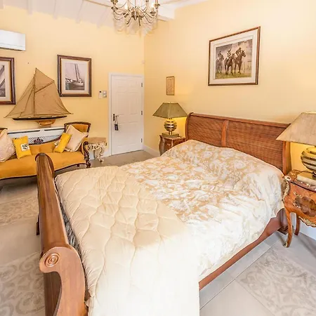 Amazing In With Kitchen Holiday home