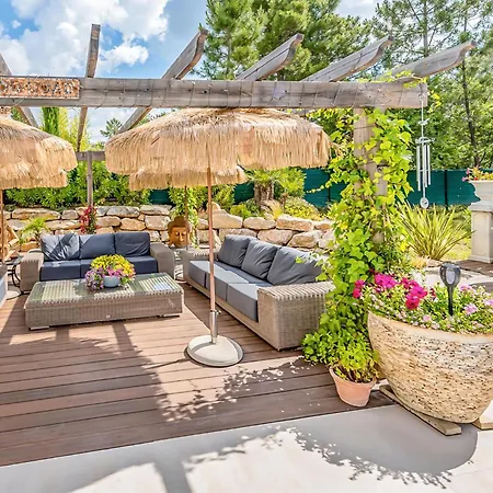 Amazing In With Kitchen Holiday home *